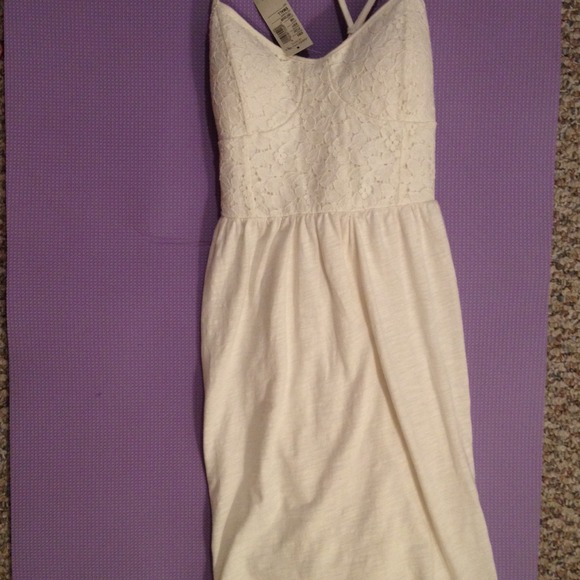 ✨NEVER BEEN WORN✨ American Eagle dress. - Picture 3 of 4