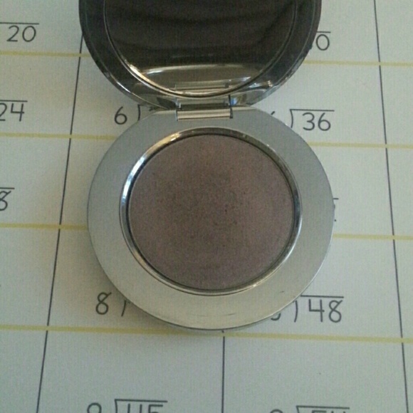 Bundle of 8 Rock and Republic eyeshadows