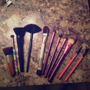 Makeup brushes!!