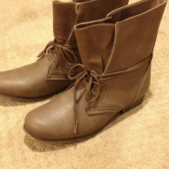 Charlotte Russe ankle boots - Picture 3 of 3
