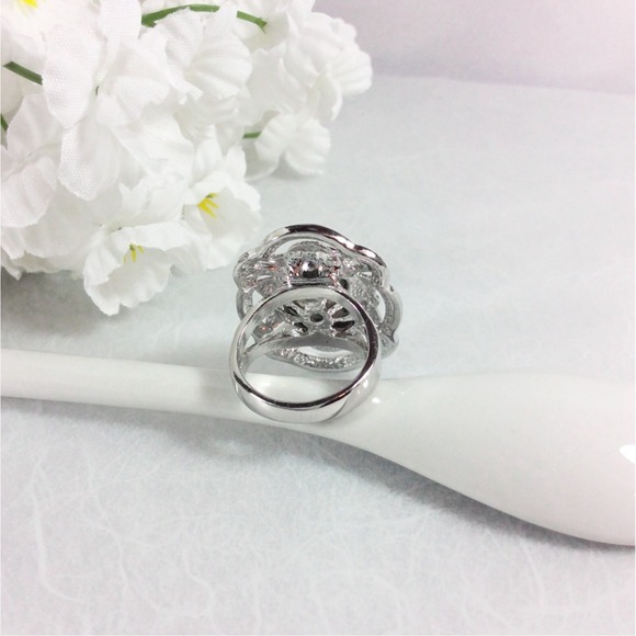 .925 Silver & Topaz Statement Ring - Picture 4 of 4