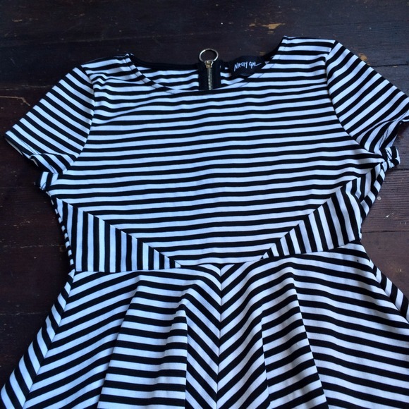 🌙B&W Nasty Gal Striped Baby Doll Peplum Dress - Picture 2 of 4
