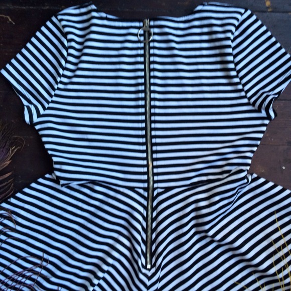 🌙B&W Nasty Gal Striped Baby Doll Peplum Dress - Picture 4 of 4