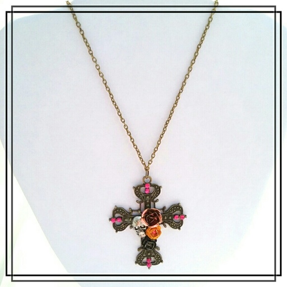 Skull & Cross Sweater Necklace - Picture 3 of 3