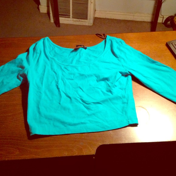 Long sleeve crop top