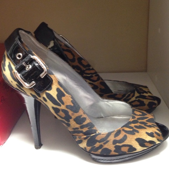 Guess Leopard and Black Patent Leather Pumps