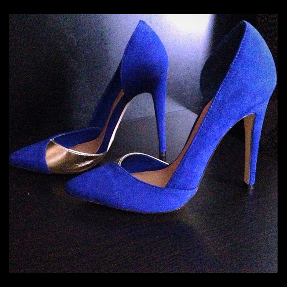 Sexy pointed-toe pumps