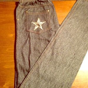 Grey jeggings with star on each back pocket