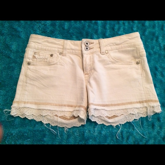 Miss Me Other - Miss Me shorts size 28