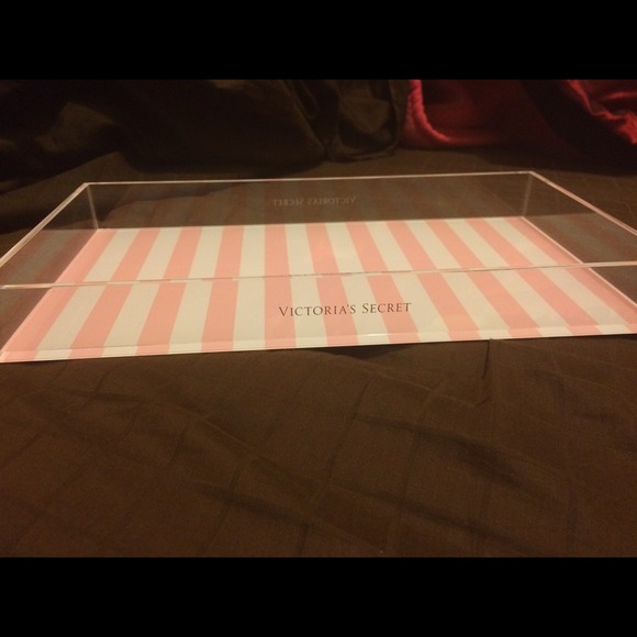 Victoria's Secret make display box