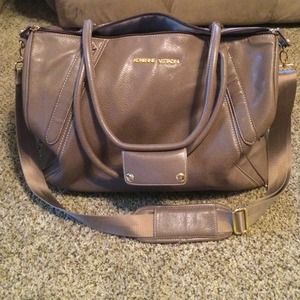 Adrienne Vittadini medium duffle w/shoulder strap