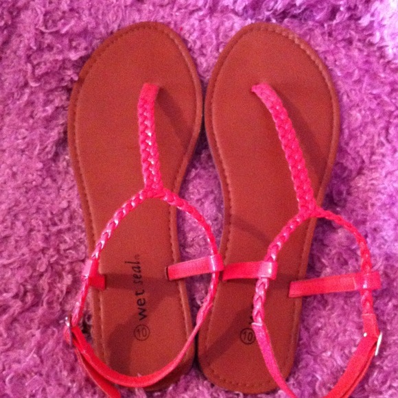 Peachy pink colored wet seal sandals ! 😍