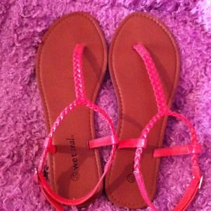 Peachy pink colored wet seal sandals ! 😍