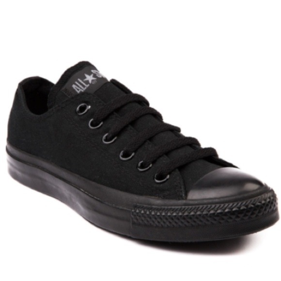 Temporary Sale ⭐️ All Black Lo Top