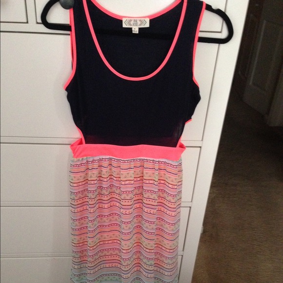 Cute maxi dress.