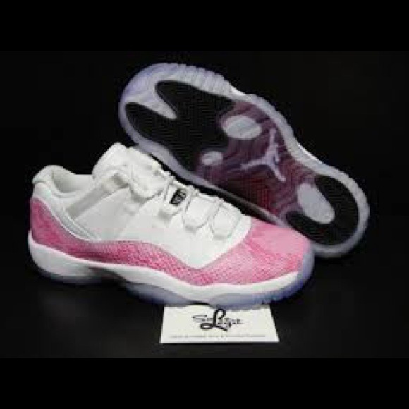 Air Jordan pink snakeskin gradeschool