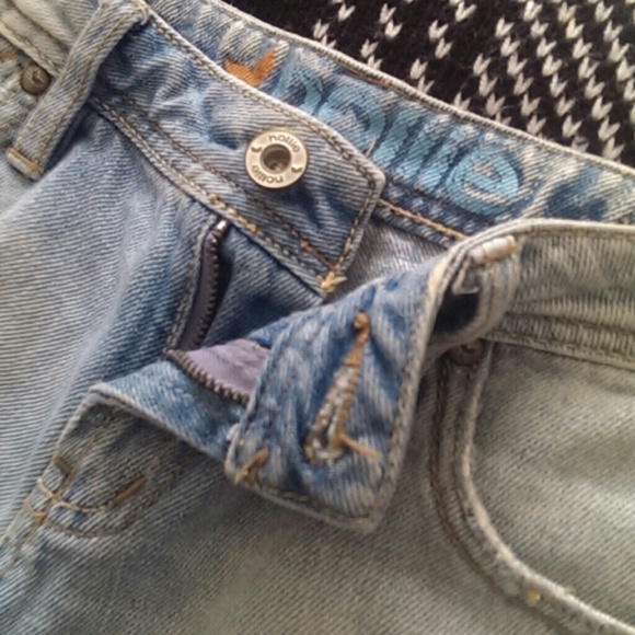 Light-wash Denim Cut-off  Frayed Shorts - Picture 4 of 4