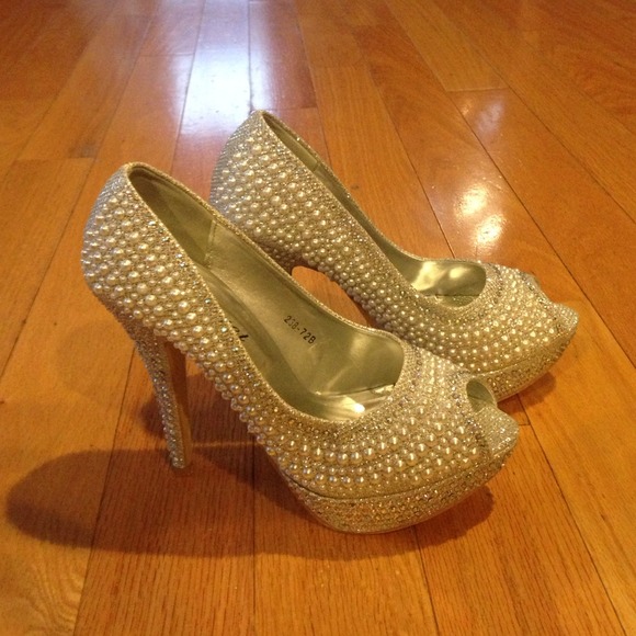 Shoes - Picture 2 of 4