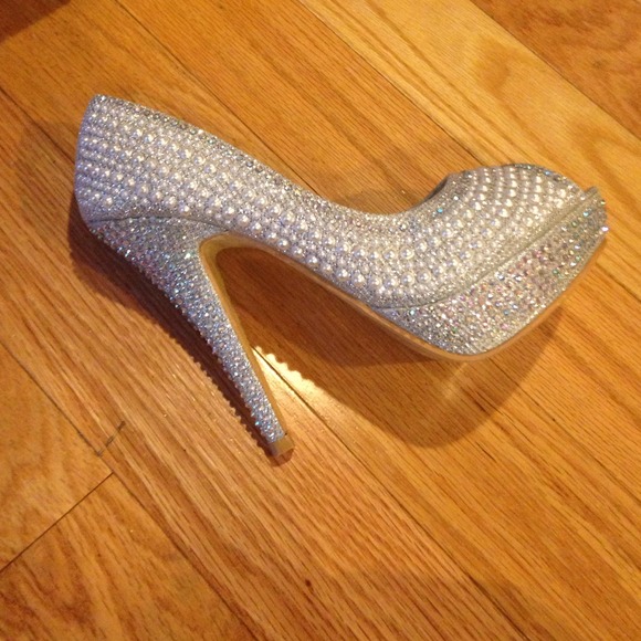 Shoes - Picture 4 of 4
