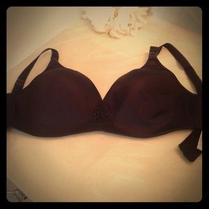 Black nursing bra