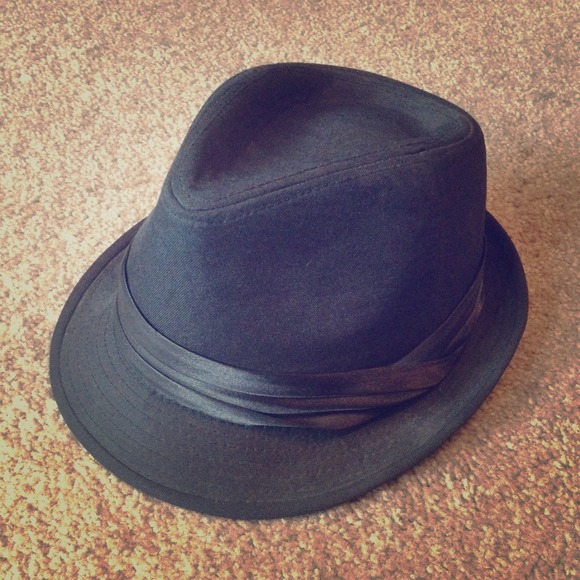 Black fedora hat