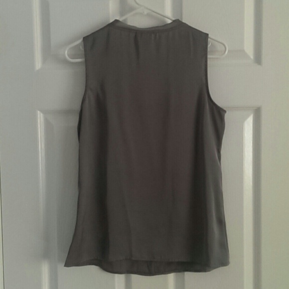 Pretty Pleated Sleeveless Blouse - Picture 4 of 4