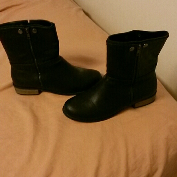 Bundle boots and shorts