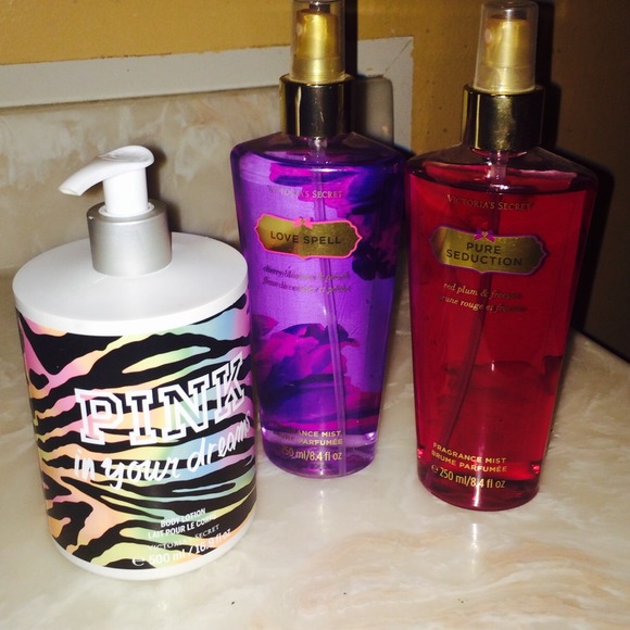 BUNDLE✨✨ 2 Victoria's Secret mists, 1 PINK lotion