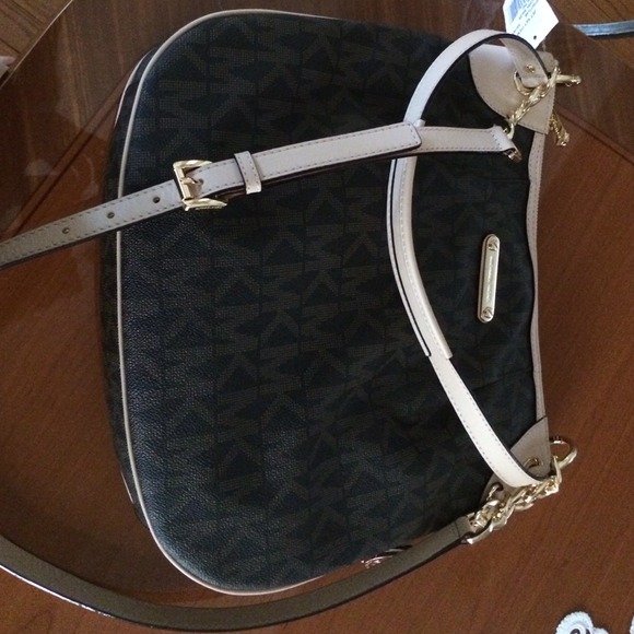 Large bag great for traveling! - Picture 1 of 4