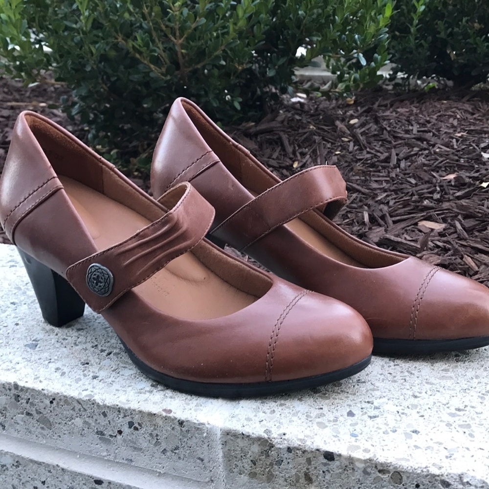 Ziera "Zimmer" in brown.