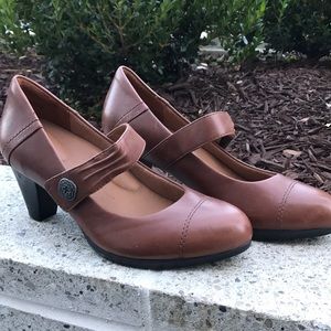 Ziera "Zimmer" in brown.