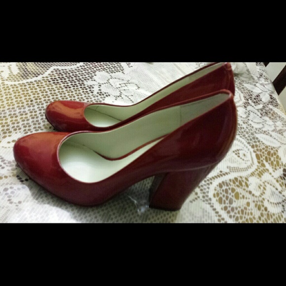 *SOLD* Nine West Red Chunky Heels Size 6.5 - Picture 3 of 4