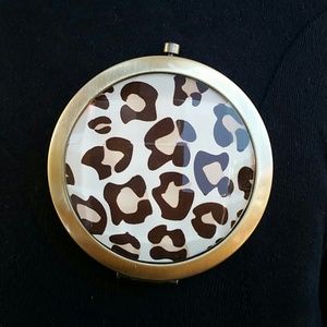 Leopard compact mirror