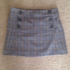The Gap - Size 4 - Grey Plaid Mini Skirt