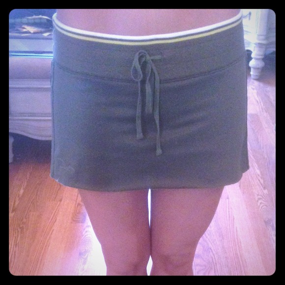 Comfy and adorable hollister skort. Large.Nwt