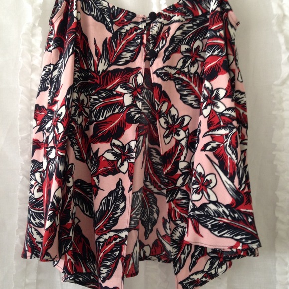 🚫SOLD🚫XS zara open back top! - Picture 2 of 3