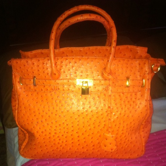 Bright orange color handbag🍊🍊🍊