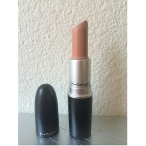 Mac Satin Lipstick in "Myth"💄