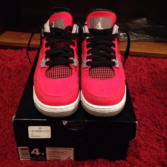 Jordan Toro 4s sz 4y