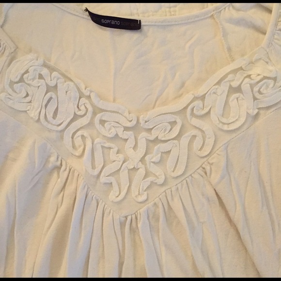 Beautiful flowing tee - Picture 2 of 2