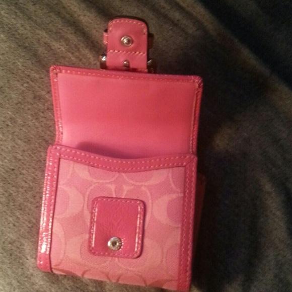 Small hot pink coach wallet - Picture 2 of 4