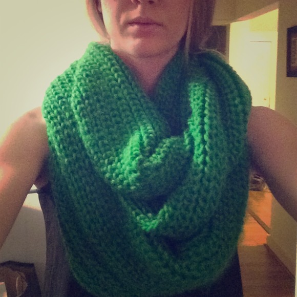 🍃Abercrombie green infinite scarf🍃