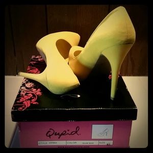 Yellow Velvet Pump