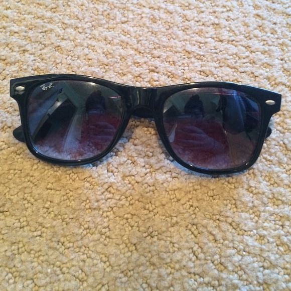 Black classic Raybans