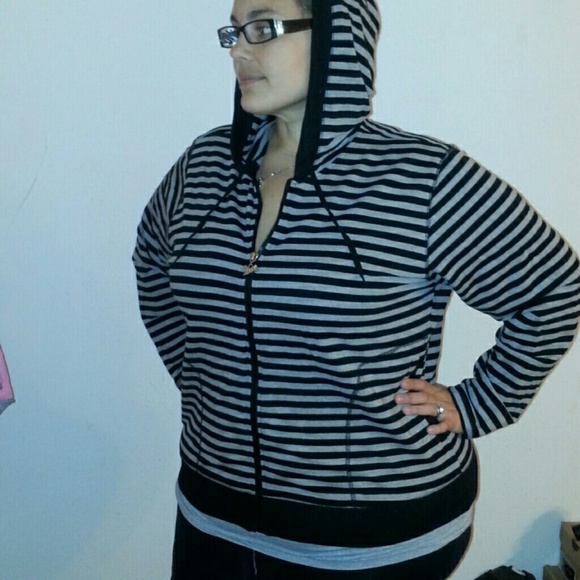 Grey and back zipper hoodie