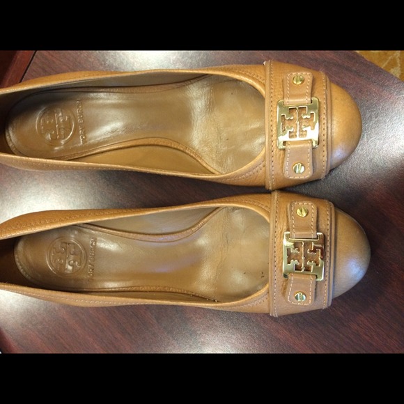Tory burch brown wedges