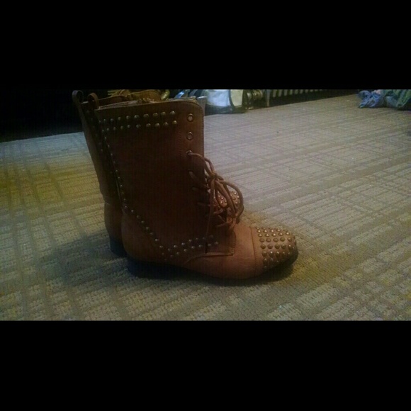 Boots - Picture 3 of 3