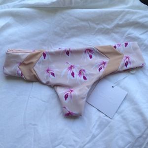 ACACIA Island Orchid/Naked Mentawai Bottom BNWT