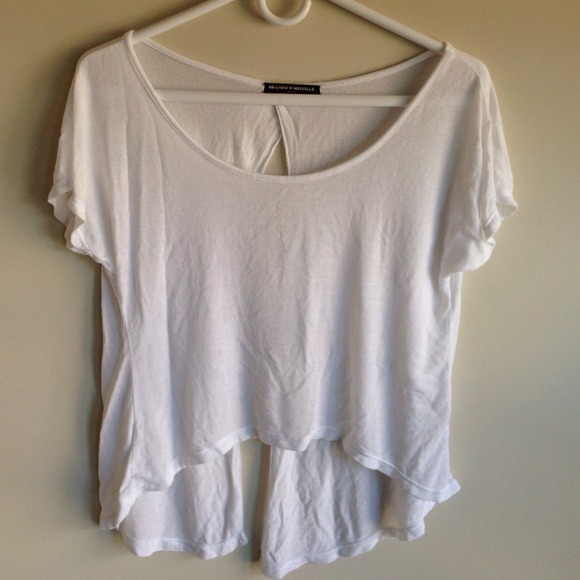 23🅿️🅿️NWOT Brandy Melville Open Back Tee Shirt