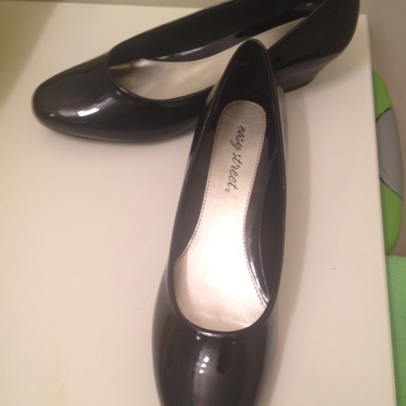 ✨RESERVED✨ Black Easy Street Flats